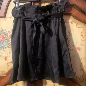 H&M Black Short Circle Skirt with Pockets - US 10